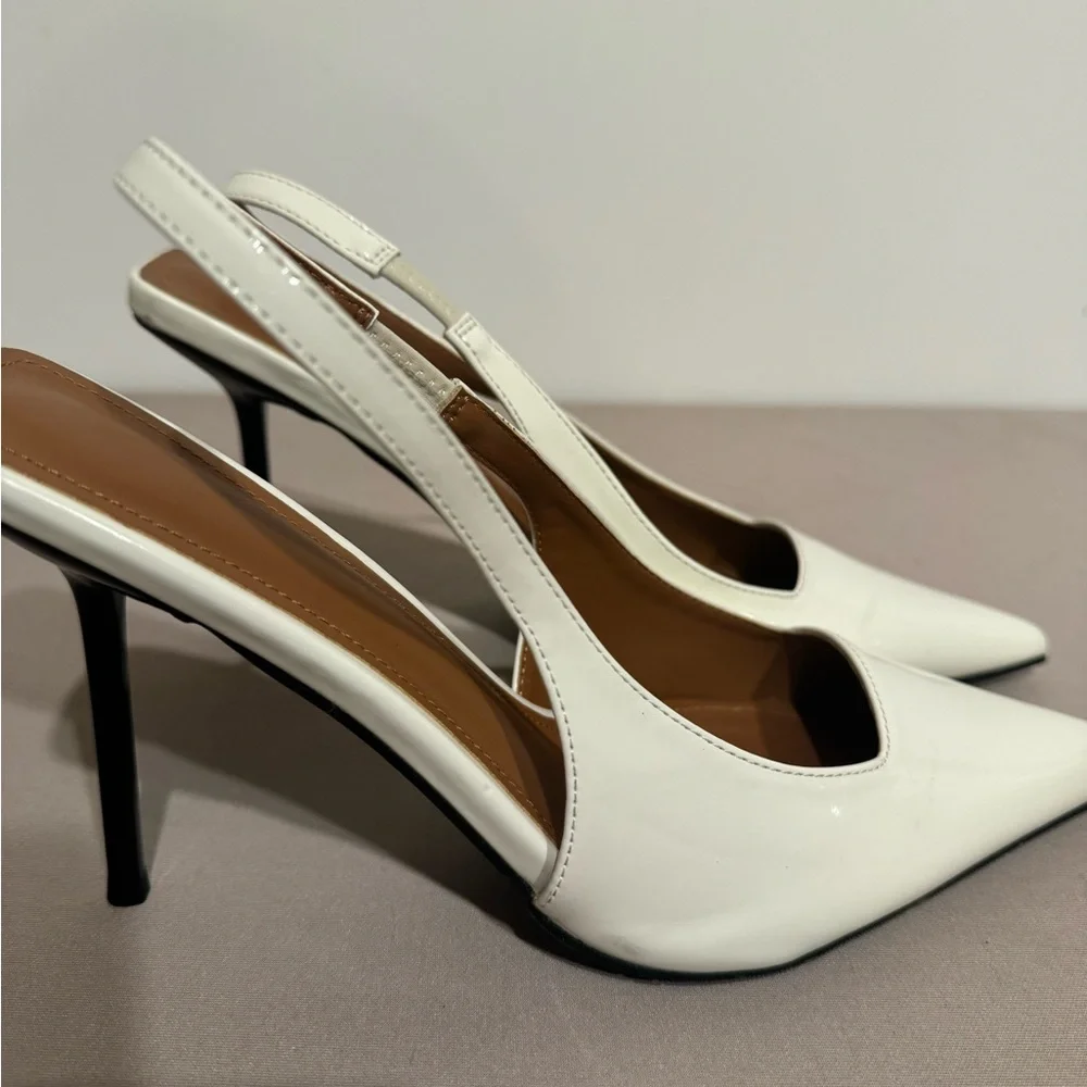 White shoes size 9 - Picture 3 of 16